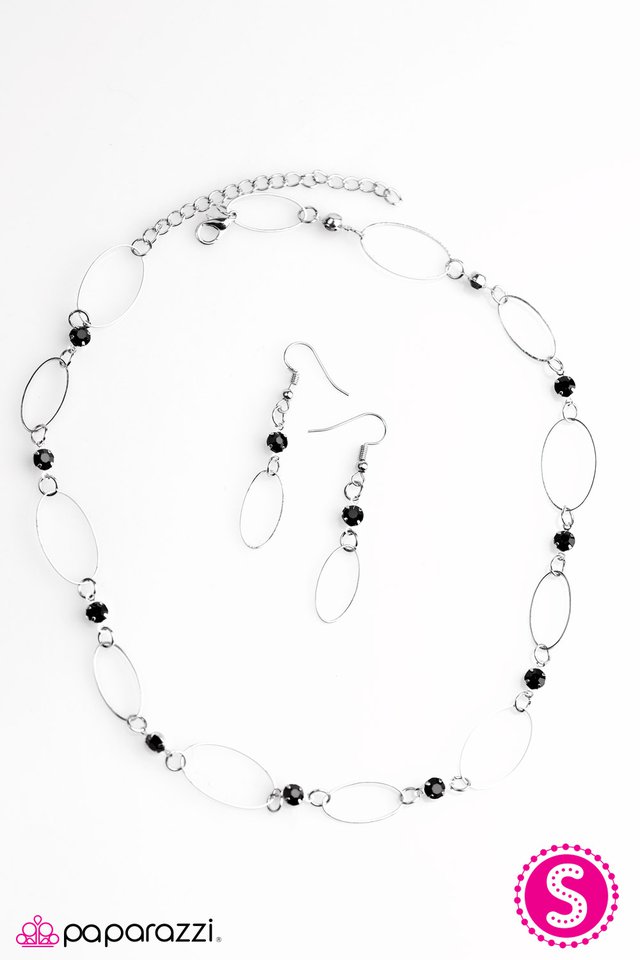 Paparazzi ♥ A Touch Of Class - Black ♥ Necklace