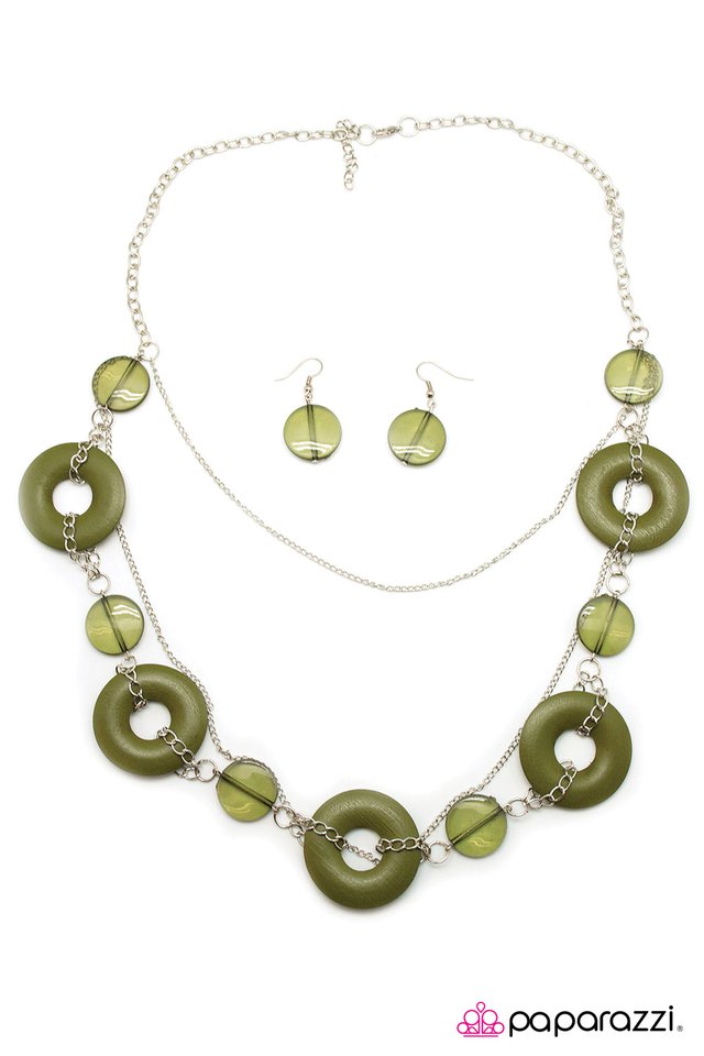 Paparazzi ♥ Going Green - Green ♥ Necklace