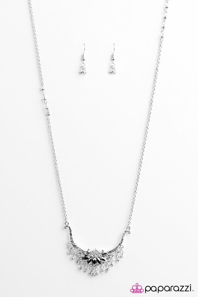 Paparazzi ♥ ROYAL To A Fault - Silver ♥ Necklace