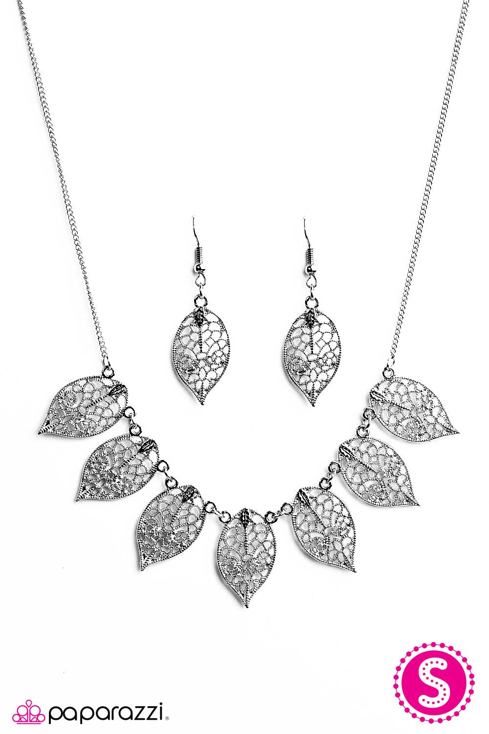 Paparazzi ♥ LEAF An Impression - Silver ♥ Necklace