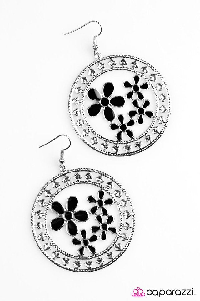 Paparazzi ♥ Springtime Pleasure - Black ♥ Earrings