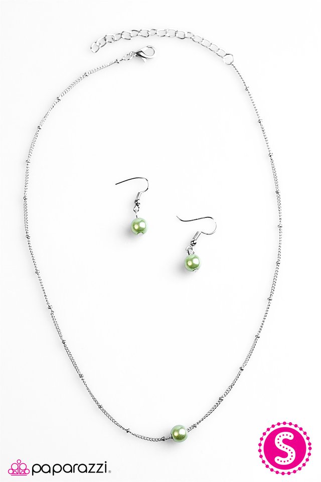 Paparazzi ♥ Poshly Prim - Green ♥ Necklace