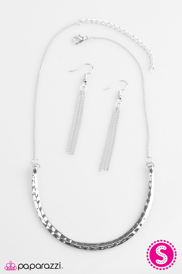 Paparazzi ♥ Bull-Headed - Silver ♥ Necklace