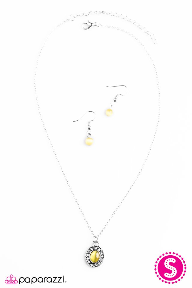 Paparazzi ♥ Moon Garden - Yellow ♥ Necklace