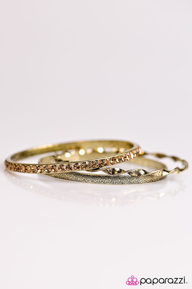 Paparazzi ♥ Toss and Twirl - Brass ♥ Bracelet