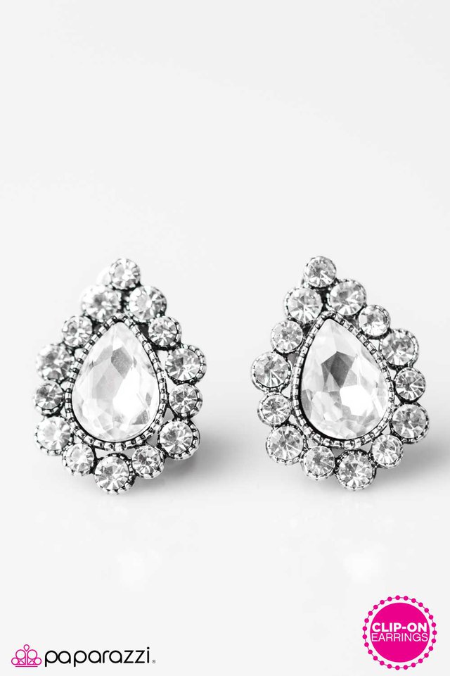 Paparazzi ♥ Im A Great GLISTENER - White ♥ Clip-On