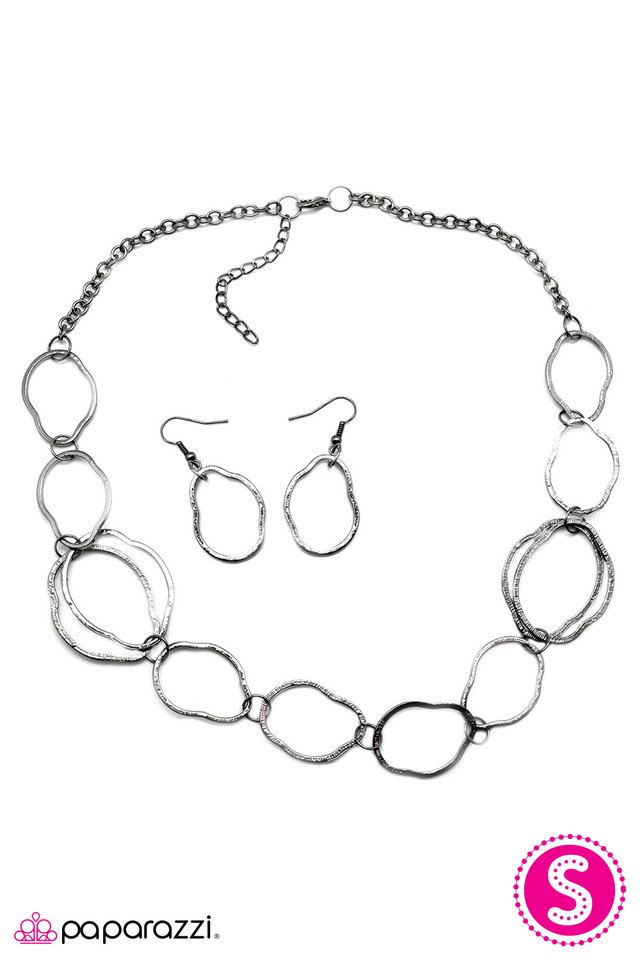Paparazzi ♥ Pinch Me - Black ♥ Necklace
