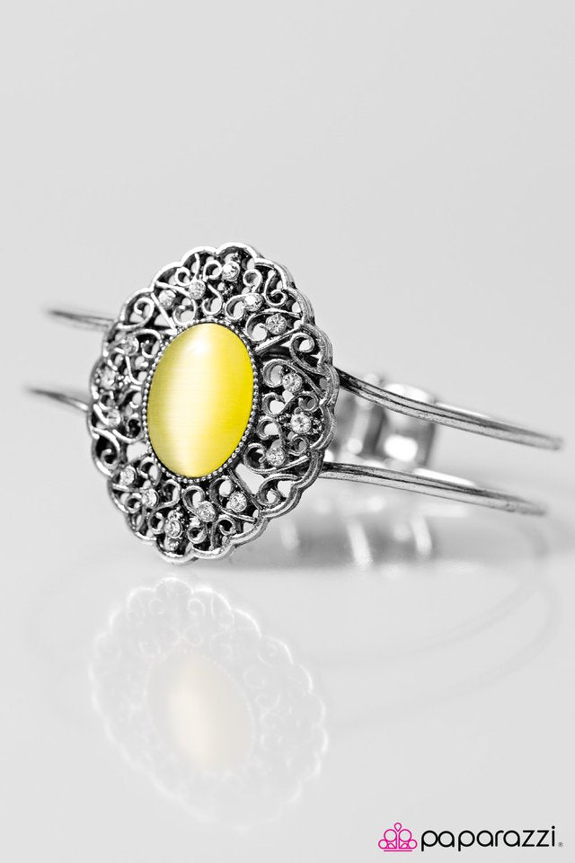 Paparazzi ♥ Icy Icing - Yellow ♥ Bracelet