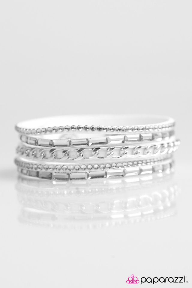 Paparazzi ♥ Front Row Fabulous - White ♥ Bracelet
