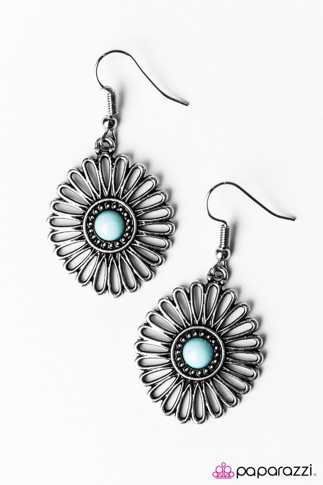 Paparazzi ♥ Forever and A Daisy - Blue ♥ Earrings
