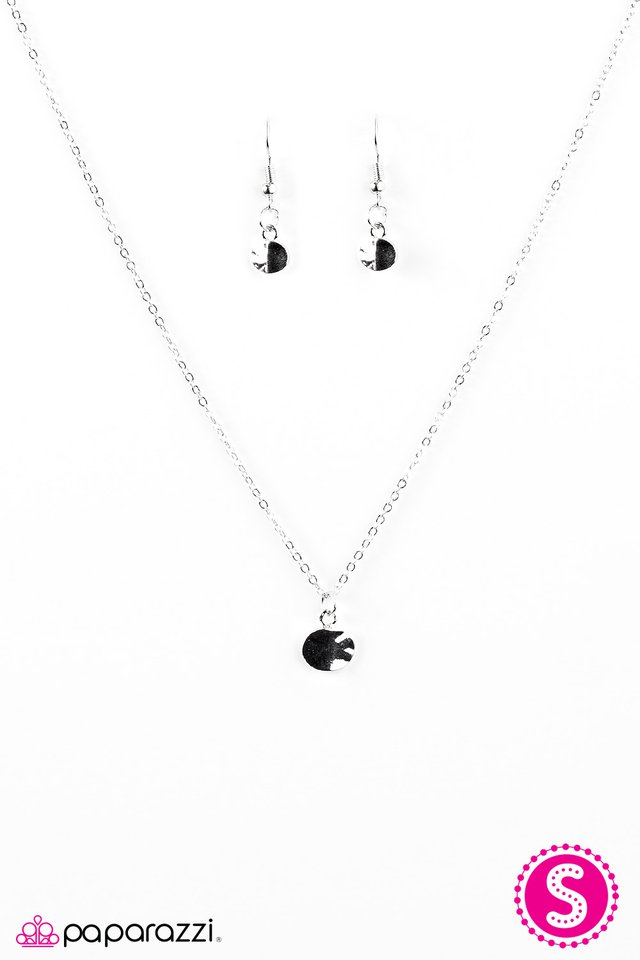 Paparazzi ♥ Inner Simplicity - Silver ♥ Necklace