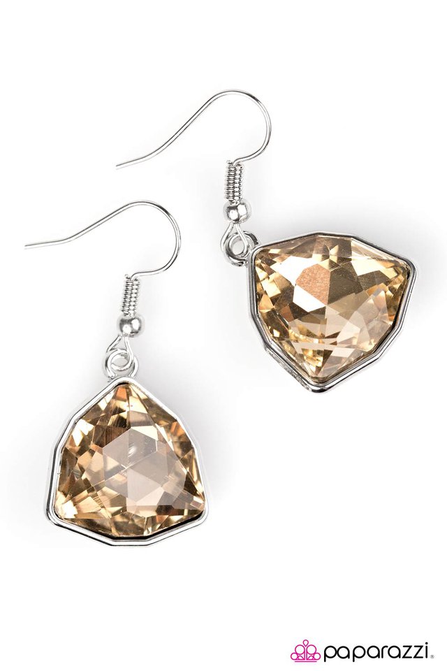 Paparazzi ♥ Turn That Frown Into A Crown - Brown ♥ Earrings