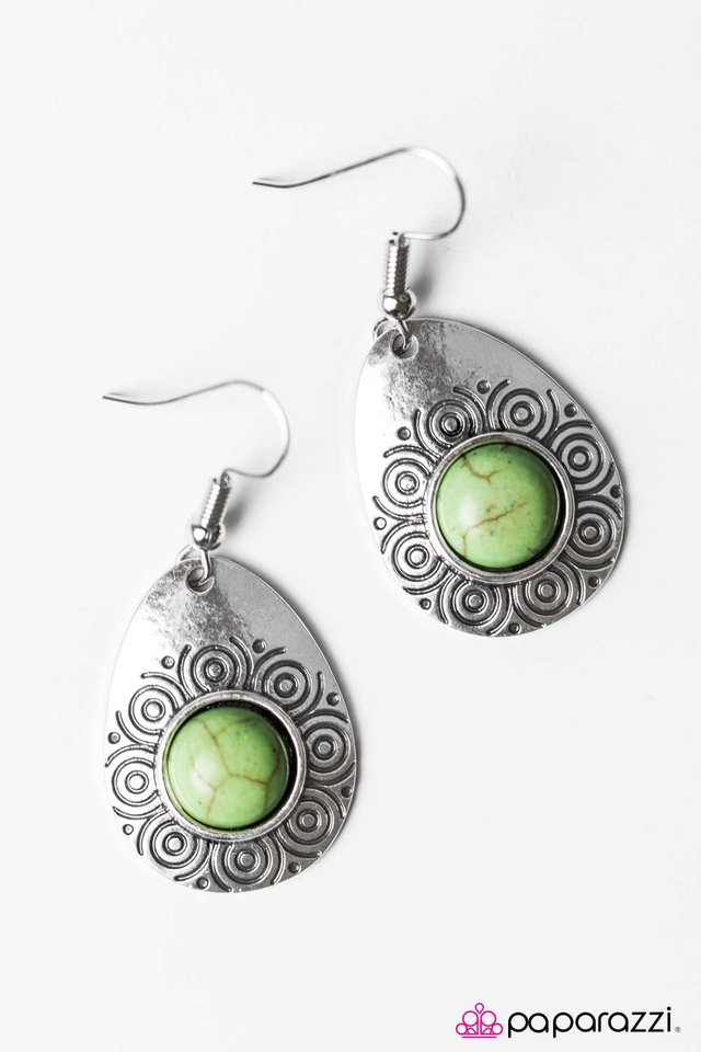 Paparazzi ♥ Growing Season - Green ♥ Earrings