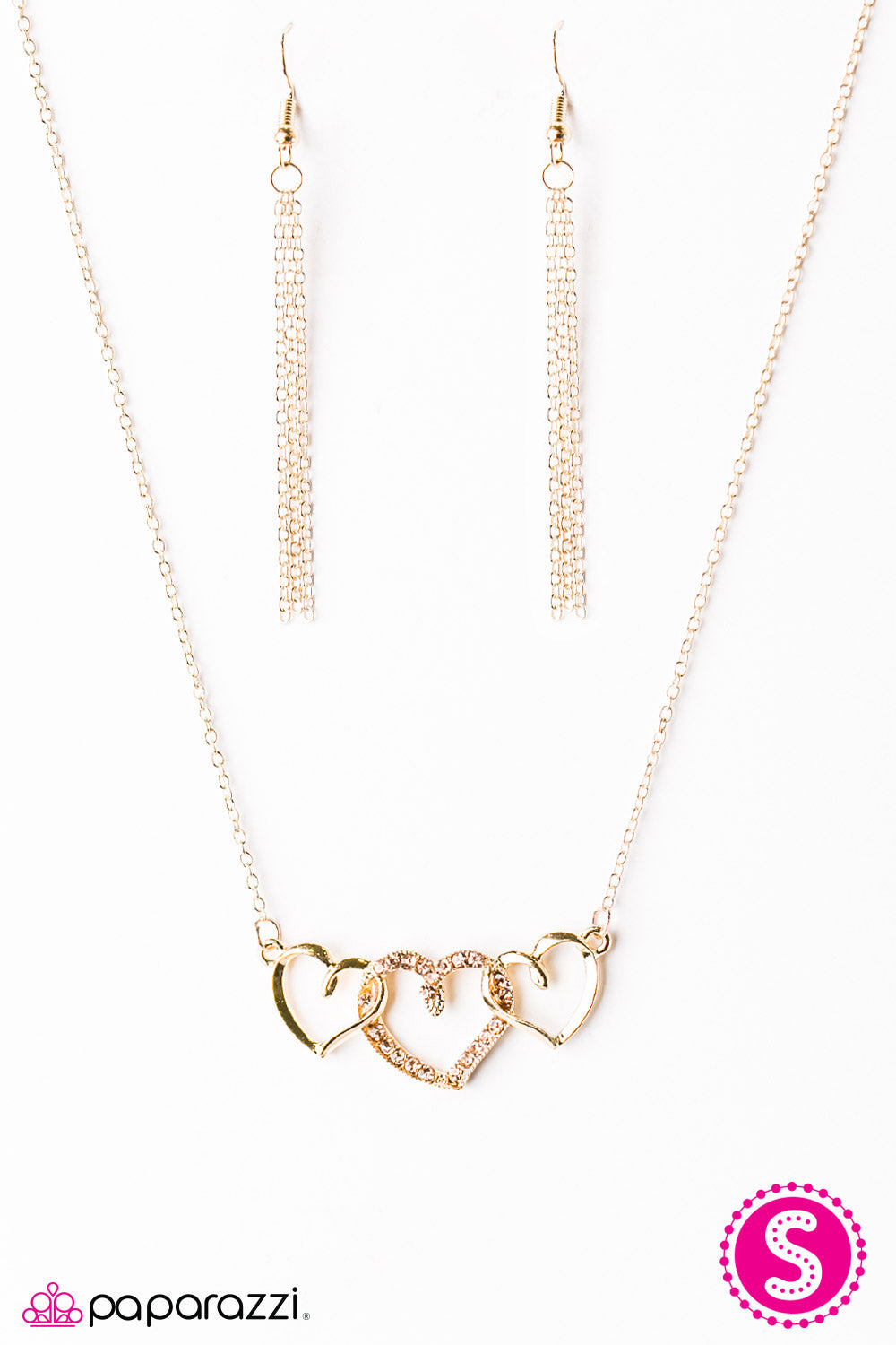 Paparazzi ♥ Cupids Kiss - Gold ♥ Necklace