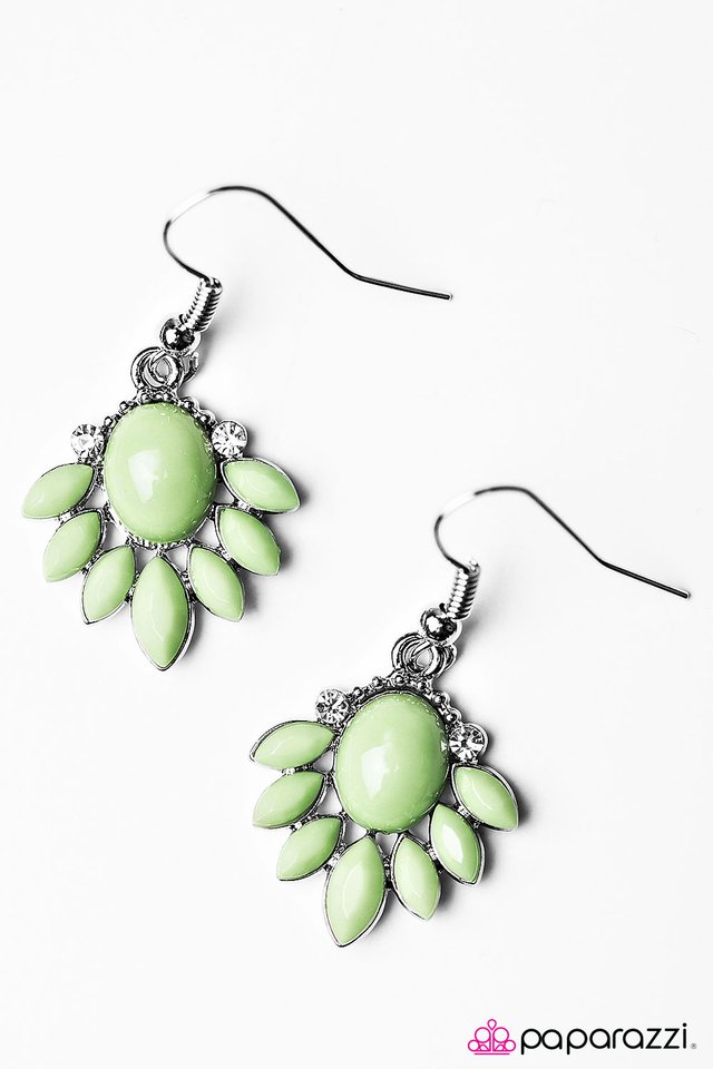 Paparazzi ♥ Demurely Demure - Green ♥ Earrings