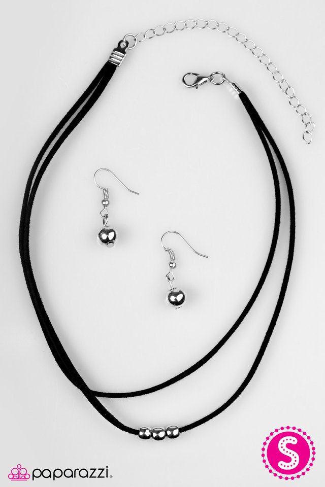 Paparazzi ♥ Out Of Bounds - Choker ♥ Necklace