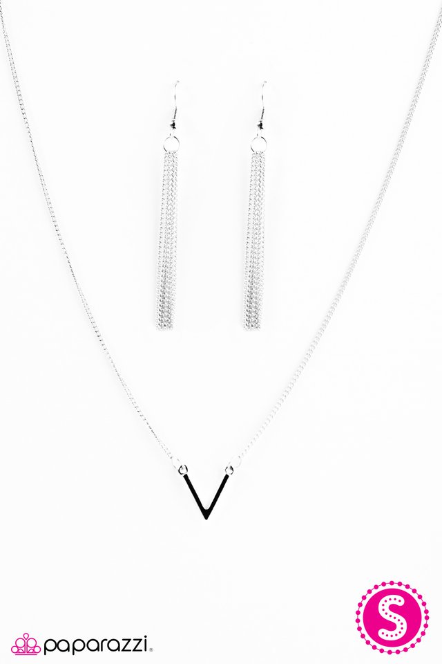 Paparazzi ♥ On Point - Silver ♥ Necklace