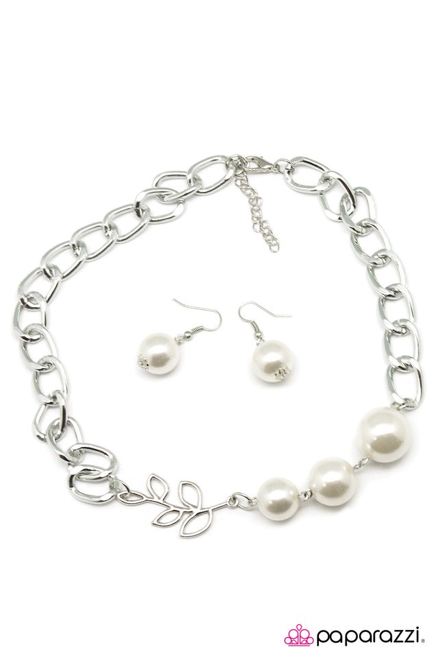 Paparazzi ♥ Botanical Elegance - White ♥ Necklace