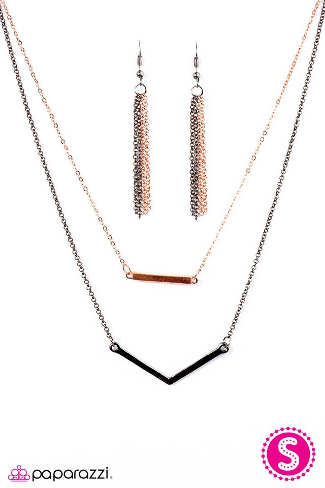 Paparazzi ♥ Metal Mayhem - Black ♥ Necklace