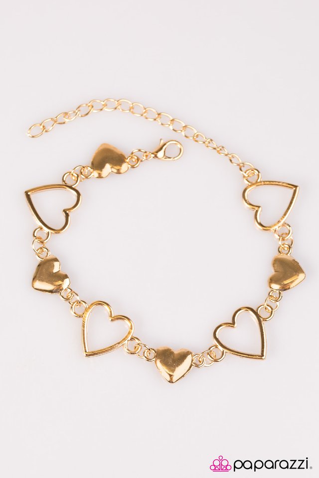 Paparazzi ♥ HEART To Handle - Gold ♥ Bracelet