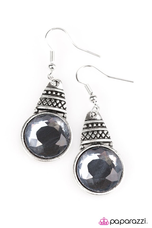 Paparazzi ♥ A Touch Of GLASS - Silver ♥ Earrings