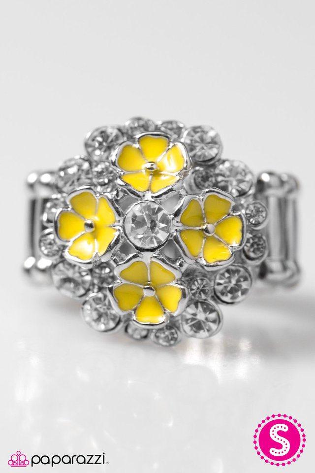 Paparazzi ♥ Bali Banquet - Yellow ♥ Ring