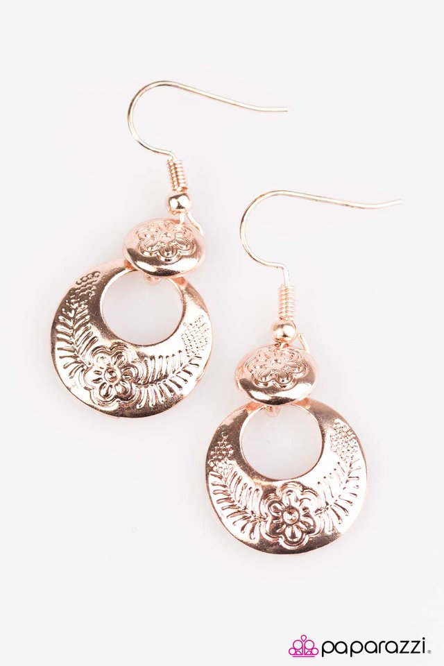 Paparazzi ♥ Island Idol - Rose Gold ♥ Earrings