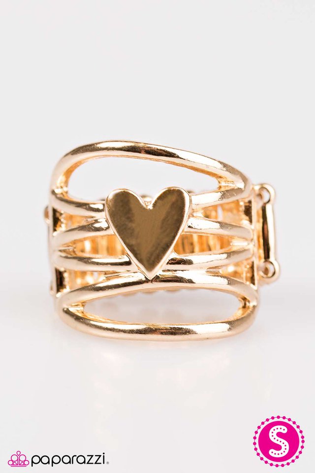 Paparazzi ♥ Racing Heart - Gold ♥ Ring