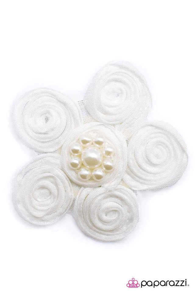 Paparazzi ♥ Pearls and Swirls - White ♥ Hair Clip