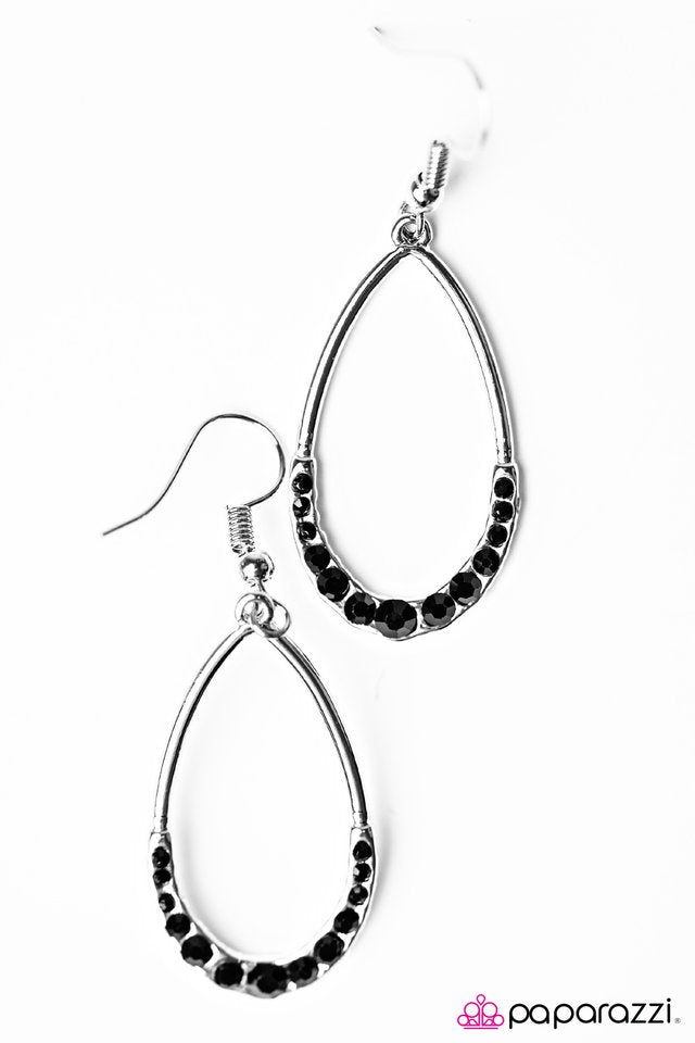 Paparazzi ♥ Kiss The Girl - Black ♥ Earrings