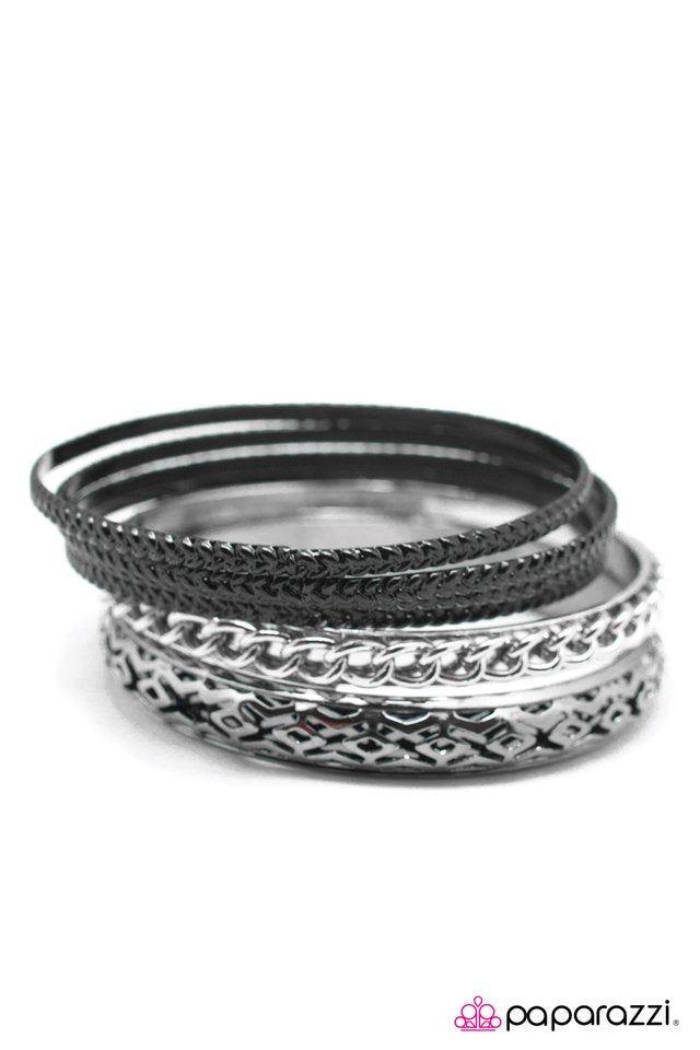 Paparazzi ♥ Take It to the Streets - Black ♥ Bracelet