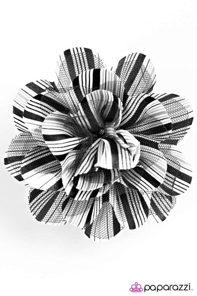 Paparazzi ♥ Stripe It Up - Silver ♥ Hair Clip