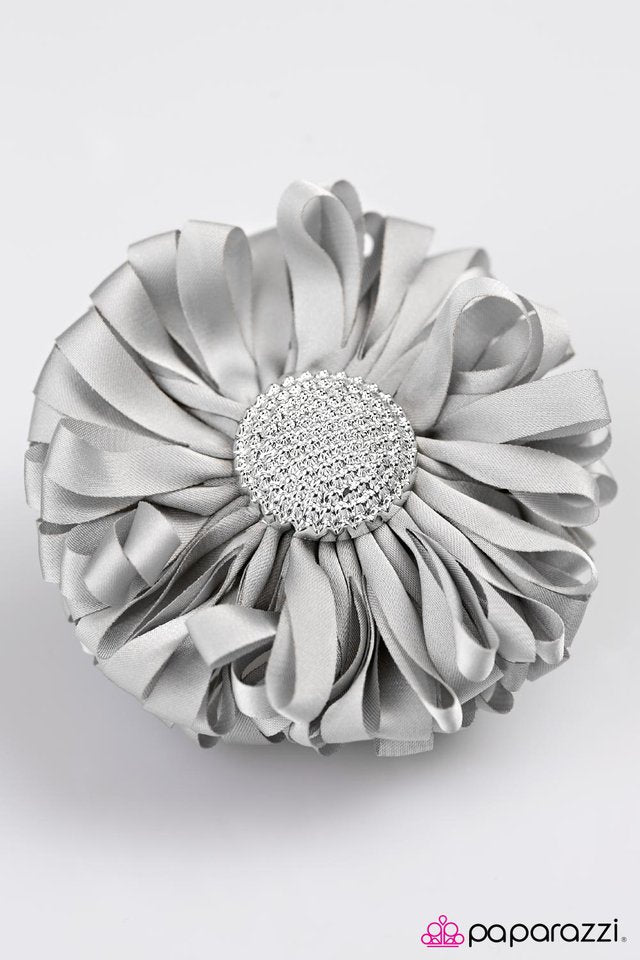 Paparazzi ♥ Welcome to Broadway - Silver ♥ Hair Clip