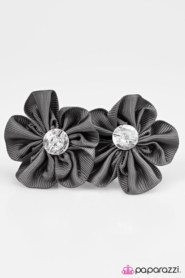 Paparazzi ♥ Tea Garden - Silver ♥ Hair Clip