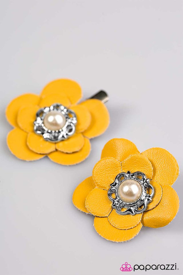 Paparazzi ♥ All Girl - Yellow ♥ Hair Clip