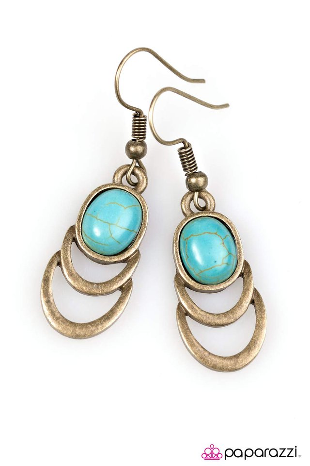 Paparazzi ♥ Break New Ground - Brass ♥ Earrings