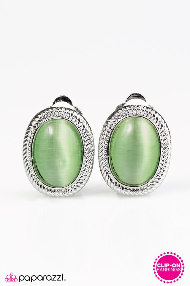 Paparazzi ♥ New Moon - Green ♥ Clip-On