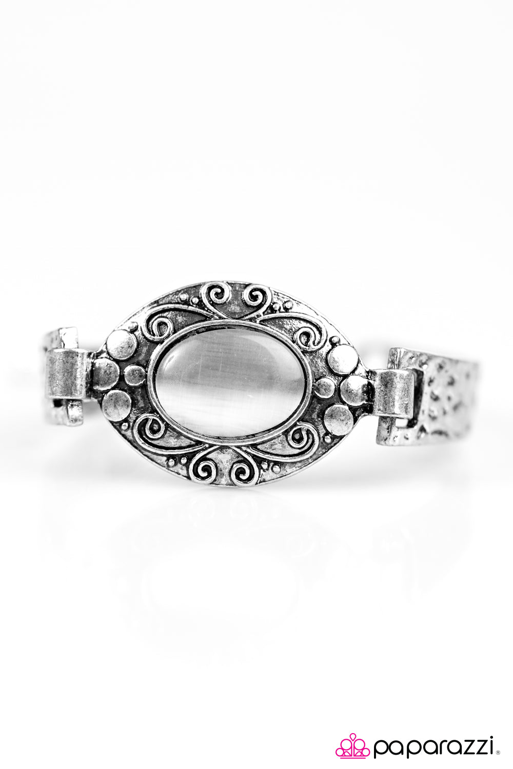 Paparazzi ♥ The GLOW-Getter - White ♥ Bracelet