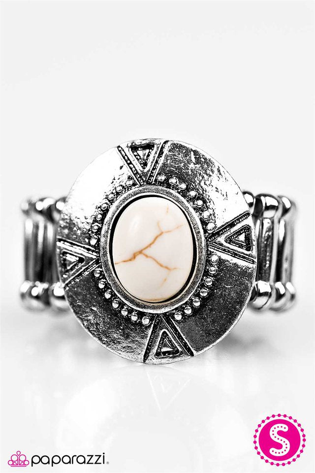 Paparazzi ♥ Mesa Magic - White ♥ Ring