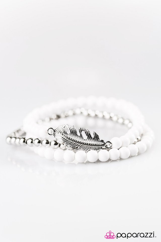 Paparazzi ♥ Round The FLOCK - White ♥ Bracelet