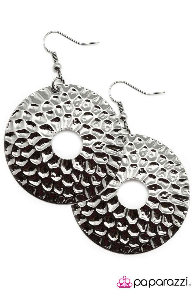 Paparazzi ♥ Making an Impression - Black ♥ Earrings