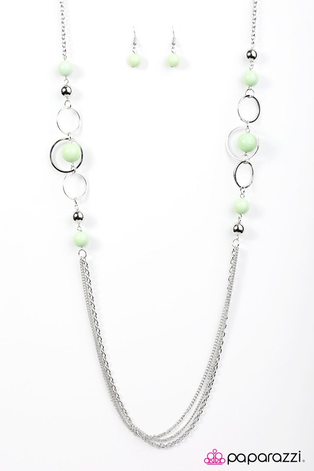 Paparazzi ♥ The Middle GLAM - Green ♥ Necklace