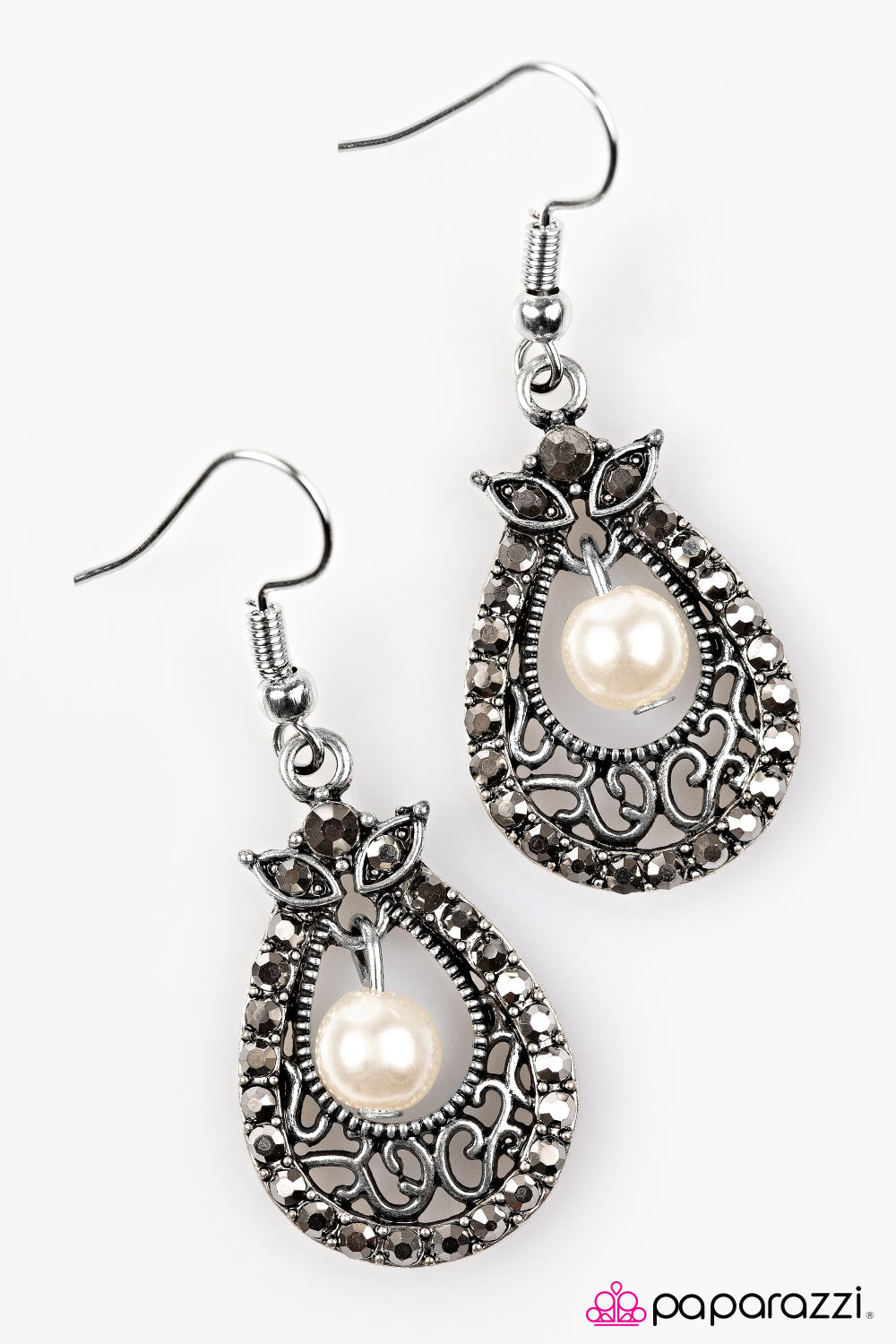 Paparazzi ♥ BELIZE In Me - White ♥ Earrings