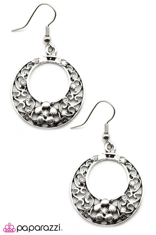Paparazzi ♥ Small Talk - White ♥ Earrings