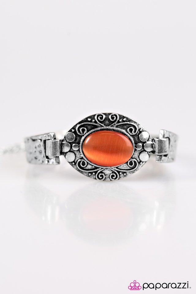 Paparazzi ♥ The GLOW-Getter - Orange ♥ Bracelet