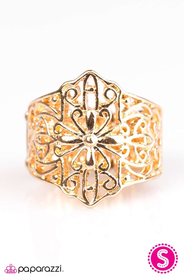 Paparazzi ♥ Hustle and FLORAL - Gold ♥ Ring