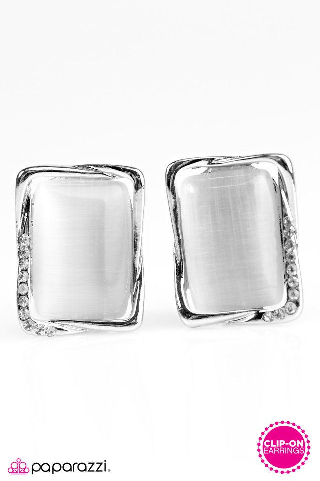 Paparazzi ♥ Truly Royal - Silver ♥ Clip-On