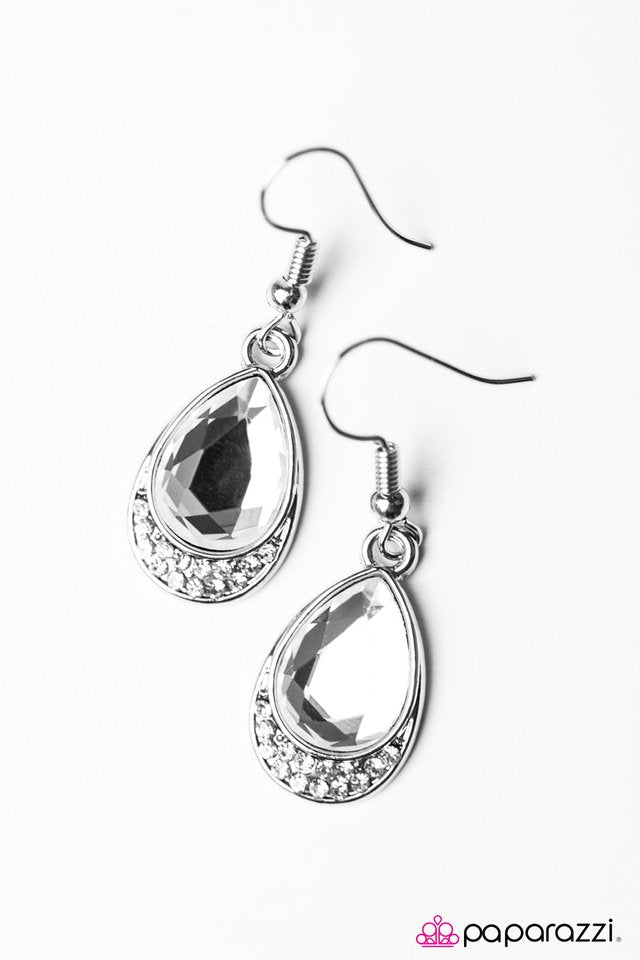 Paparazzi ♥ Ocean Cruise - White ♥ Earrings