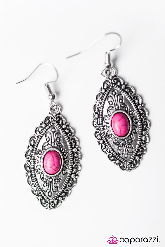 Paparazzi ♥ Trail Queen - Pink ♥ Earrings