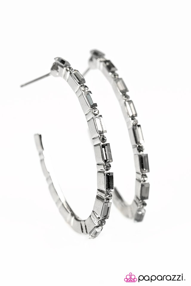 Paparazzi ♥ Arctic Chill - Silver ♥ Earrings